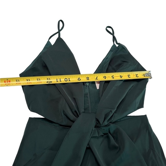 Showpo. Simple Twist of Fate Emerald Satin Dress Size 4 - Picture 11 of 17